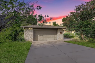 1002 Wisteria Cir, Austin, TX 78753