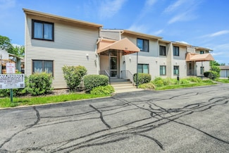 80 Commonwealth Ct Unit 2, Vernon Hills, IL 60061
