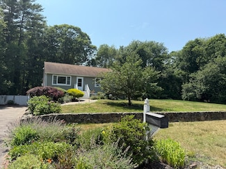 4 Country Acre Rd, North Dartmouth, MA 02747