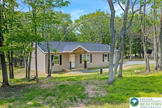 39 Berryman Ln, Albrightsville, PA 18210