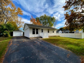 311 W Kennedy Dr, Streamwood, IL 60107