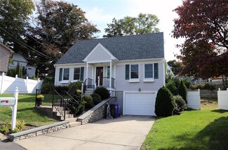 10 Damian Ct, North Providence, RI 02911