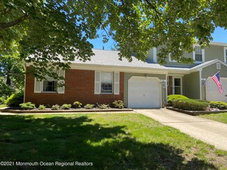 76 Oak Ln, Eatontown, NJ 07724