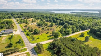 5896 Indian Hill Rd, Honor, MI 49640