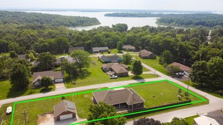 1315 Lakeview Cir, Stockton, MO 65785