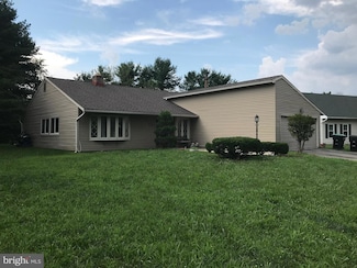 132 Eastmont Ln, Sicklerville, NJ 08081