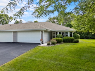 11024 N Mequon Square Dr, Mequon, WI 53092