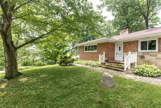 1733 Elm Dr, Kent, OH 44240