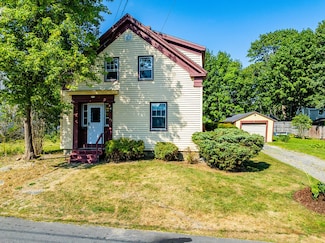 33 James St, Rockland, ME 04841