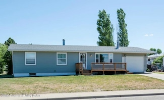 276 7th St SE, Dickinson, ND 58601
