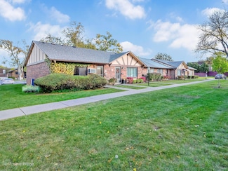 1S265 Dillon Ln, Villa Park, IL 60181