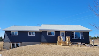 955 N F-41, Lincoln, MI 48742