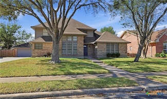 305 Windrock Dr, Victoria, TX 77904