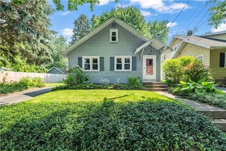 225 Dorking Rd, Rochester, NY 14610