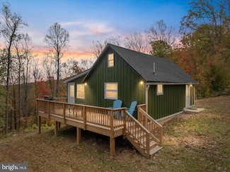 875 Hunter Ln, Edinburg, VA 22824