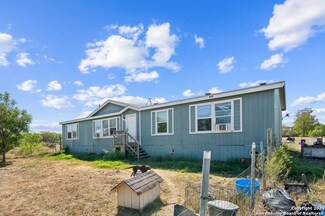 135 County Road 771, Devine, TX 78016