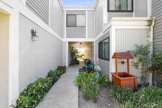 27066 Hidaway Ave Unit 6, Canyon Country, CA 91351