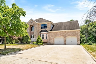 46 Mayercik Ct, Edison, NJ 08820