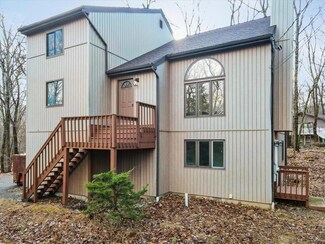 141 Clover Ln, East Stroudsburg, PA 18301