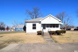 306 W Franklin Ave, Sesser, IL 62884