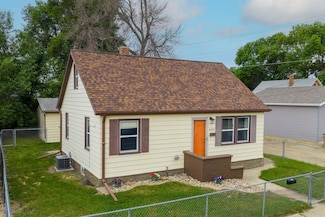 423 9th Ave SW, Minot, ND 58701