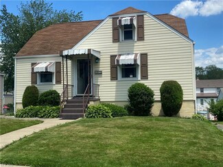 1215 Glencairn Rd, Weirton, WV 26062