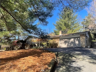240 Edgemont Rd, Stroudsburg, PA 18360