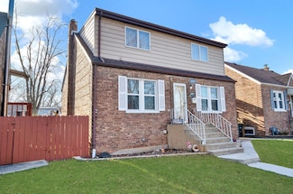 18006 Oakwood Ave, Lansing, IL 60438