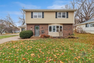 5521 Sheridan Ave, Des Moines, IA 50310