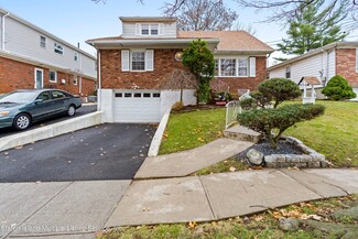 80 Leslie Ave, Staten Island, NY 10305