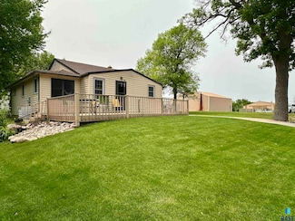 104 E 1st St, Hardwick, MN 56134