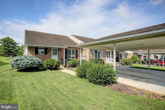 1162 Westgate Dr, Chambersburg, PA 17201