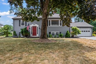 2 Forest Ln, Kennebunk, ME 04043