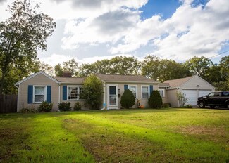 281 Maple St, Warwick, RI 02888