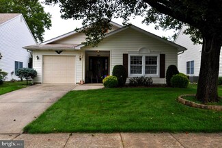 32 Candlelight Cir, Columbus, NJ 08022