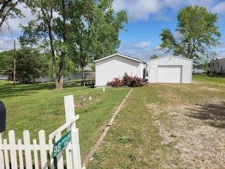 98 Eureka Lake Rd, Eureka, KS 67045
