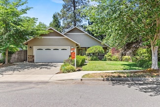 316 SW Hudson Ln, Grants Pass, OR 97526