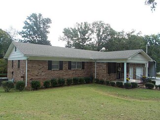235 Hillhurst Dr, Selmer, TN 38375