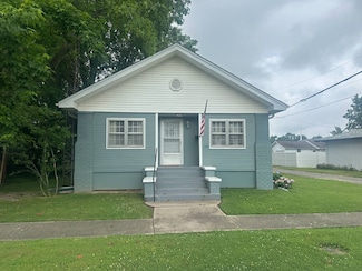 407 SE 3rd St, Fairfield, IL 62837