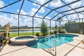 2804 Amberwood Ln, Naples, FL 34120