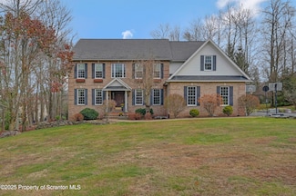 708 Clover Ln, Moscow, PA 18444