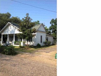 237 Dampeer St, Crystal Springs, MS 39059