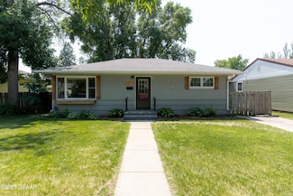 2319 9th Ave N, Grand Forks, ND 58203