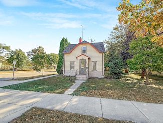 205 Adams St SE, Hutchinson, MN 55350