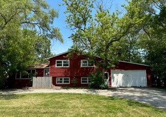 4916 W Shore Dr, McHenry, IL 60050