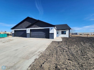 1394 Prairie Ln, Wahpeton, ND 58075