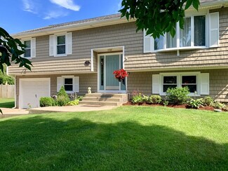 21 Galleon Dr, South Dartmouth, MA 02748