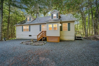 295 Wyomissing Dr, Pocono Lake, PA 18347