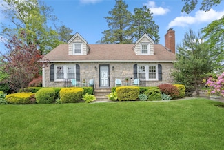 2 Salem Way, Glen Head, NY 11545