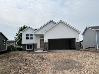 1626 River Rock Dr, Carver, MN 55315